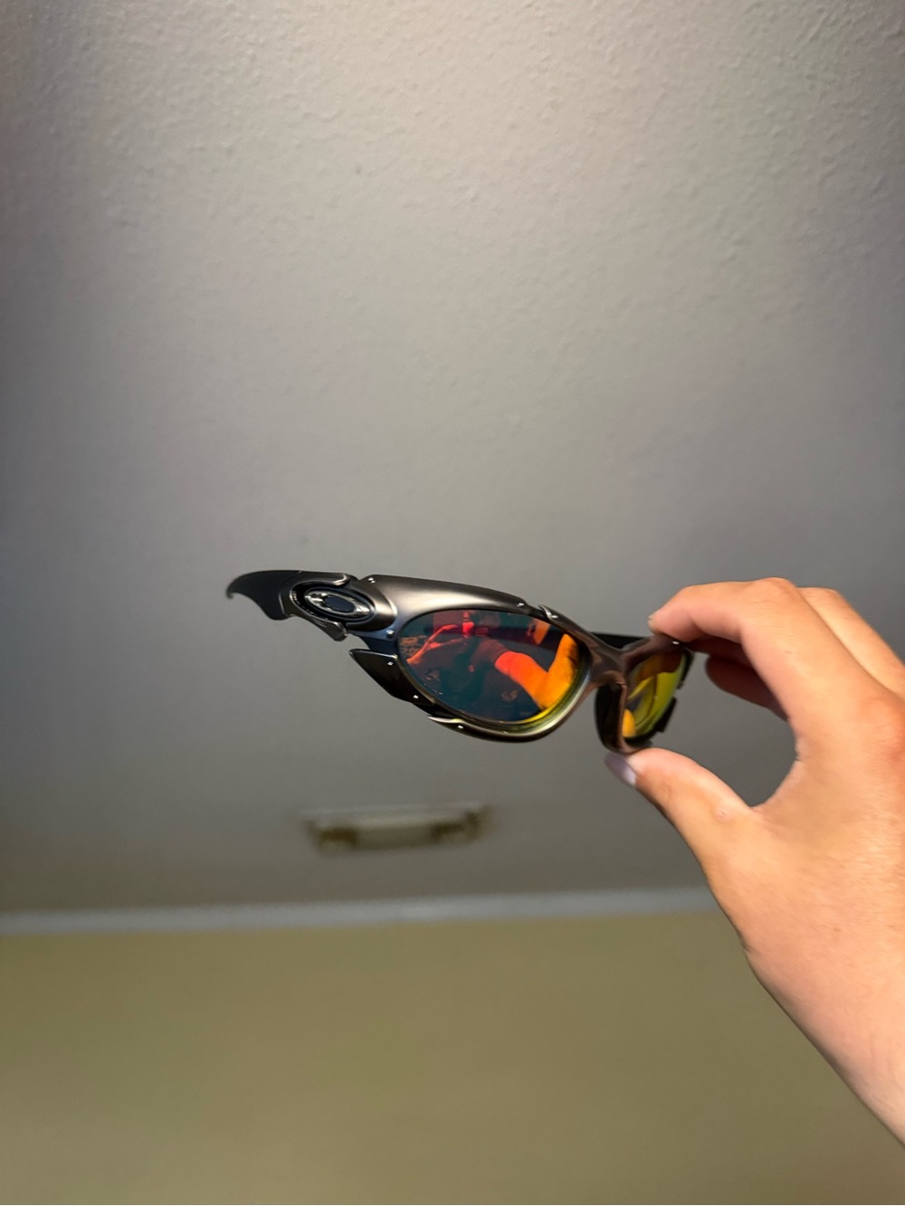 Oakley Men’s Black Frame Sunglasses with Red-Orange Iridium Lenses